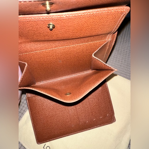 LOUIS VUITTON VINTAGE WALLET - Picture 6 of 13